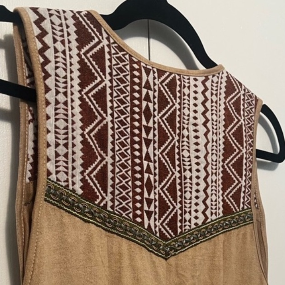 UMGEE WESTERN COWGIRL VEST MAROON and TAN TRIBAL SLEEVELESS VEST NWT - Picture 5 of 8